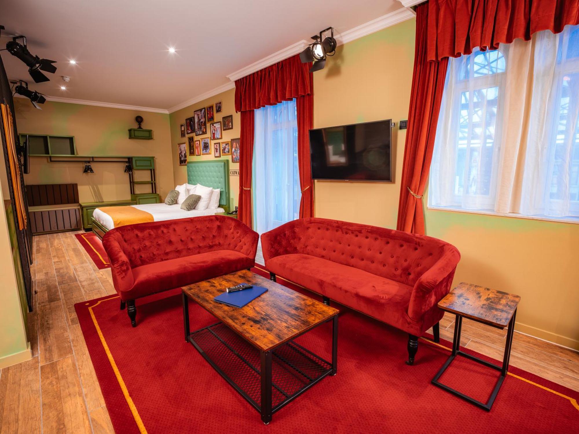 Theater Hotel دي بان المظهر الخارجي الصورة
