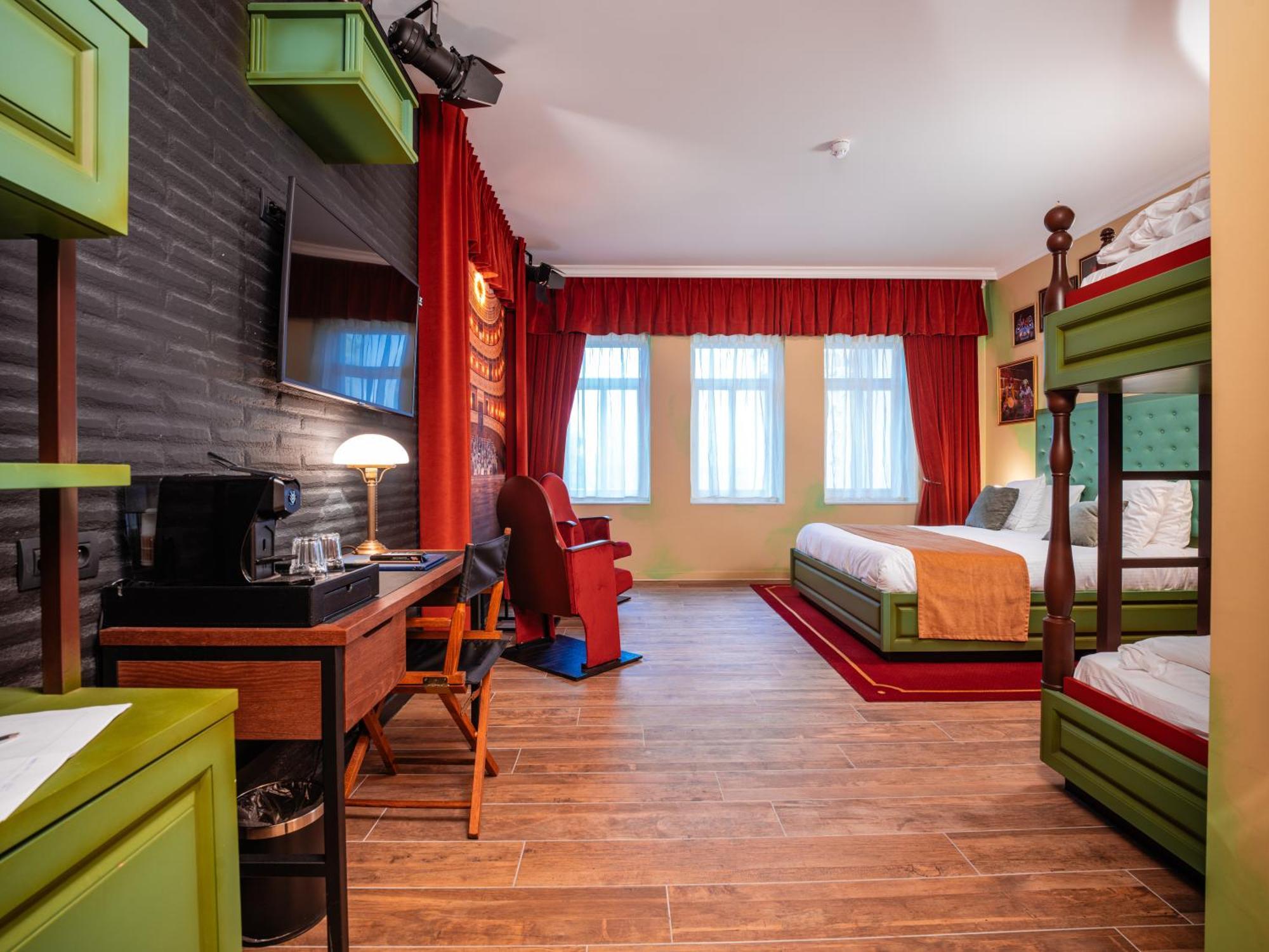 Theater Hotel دي بان المظهر الخارجي الصورة